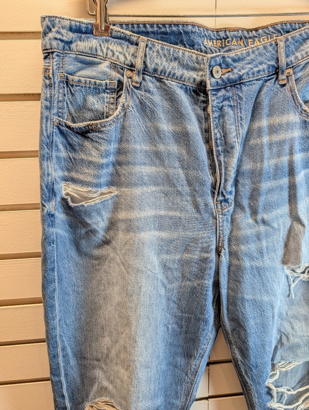 American Eagle The Tomgirl Distressed Ripped Button Fly Jeans size 16 NWT - Picture 3 of 8
